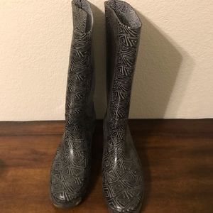 Toms rain boots size 10